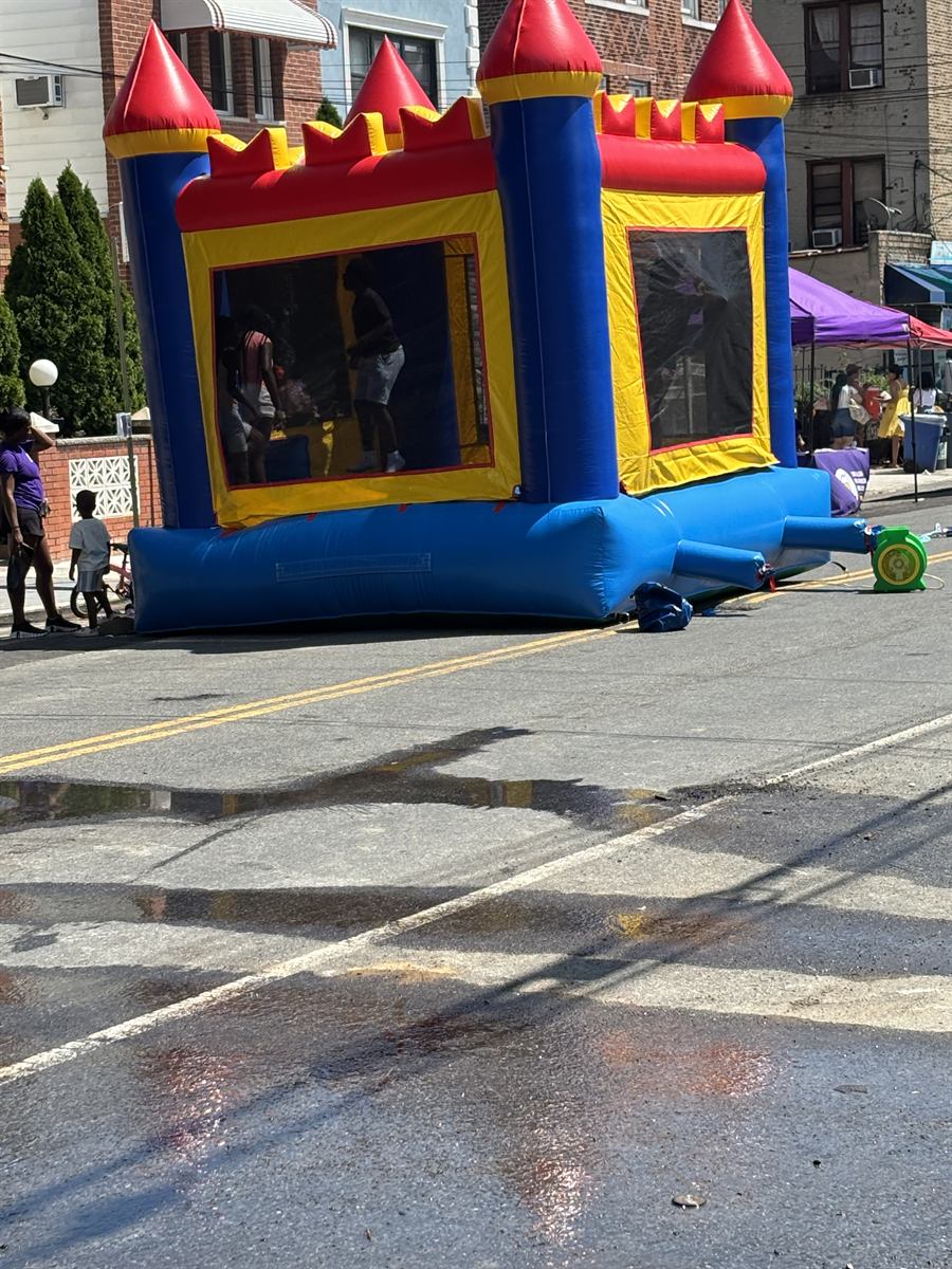 Two inflatables side by side down the middle of the closed avenue